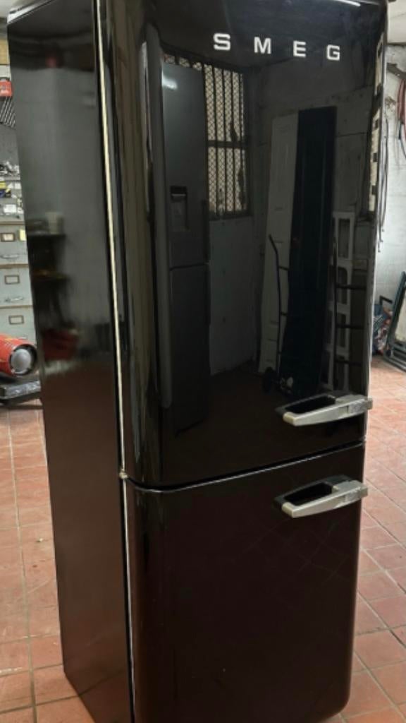 Smeg koelkast zwart, 200 liter of meer, Zo goed als nieuw, Met vriesvak, 160 cm of meer