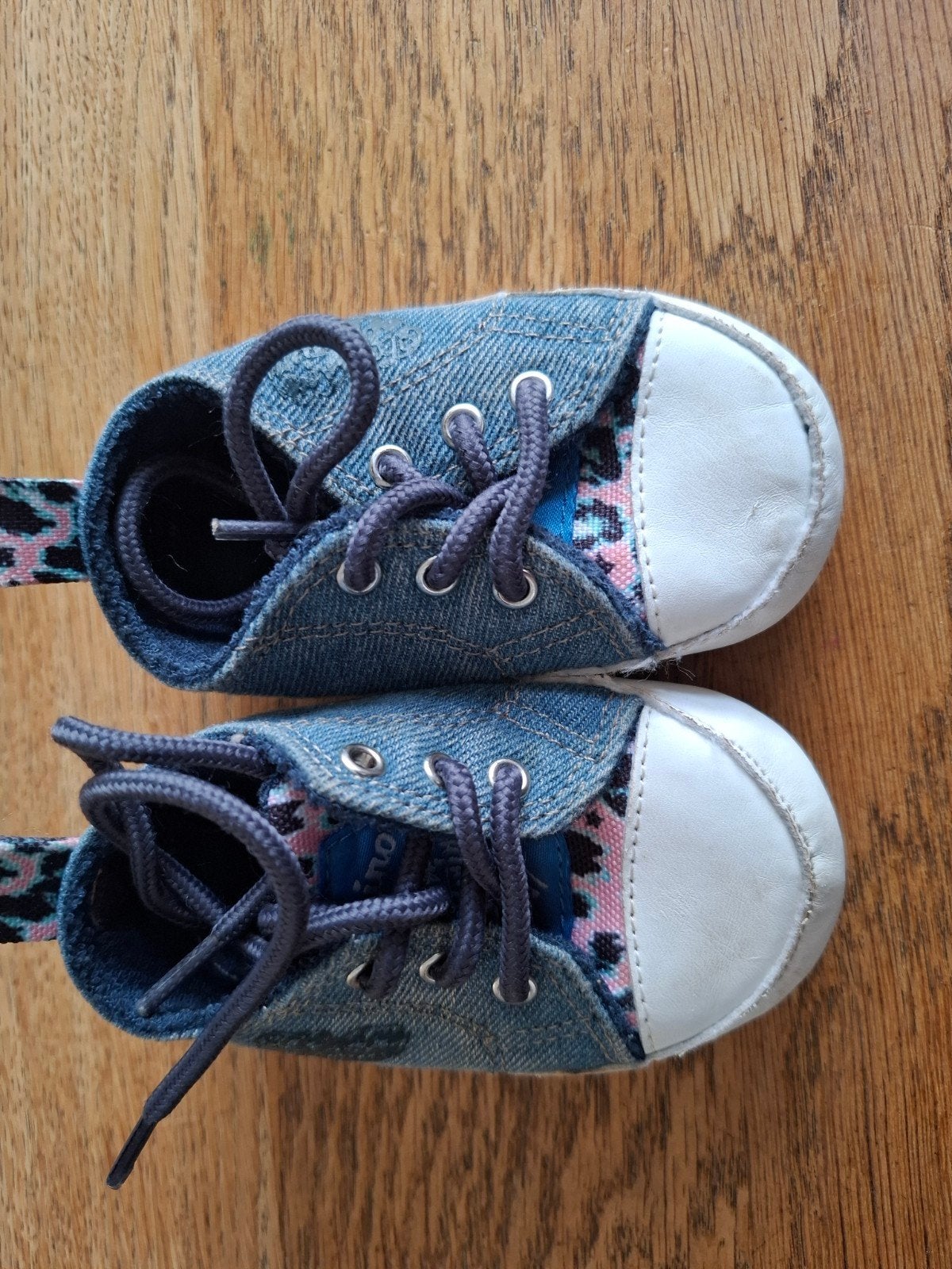 Leuke denim babyschoentjes maat 18, Kinderen en Baby's, Babykleding | Schoentjes en Sokjes, Jongetje of Meisje, Ophalen of Verzenden