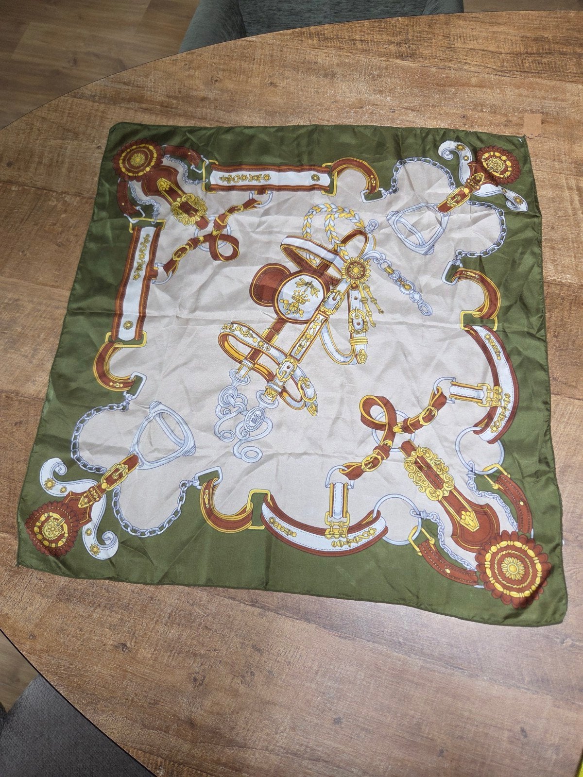 Vintage 100% Zijden Sjaal met Paardenprint - Made in France, Ophalen of Verzenden, Gedragen, Overige kleuren, 100 cm of meer