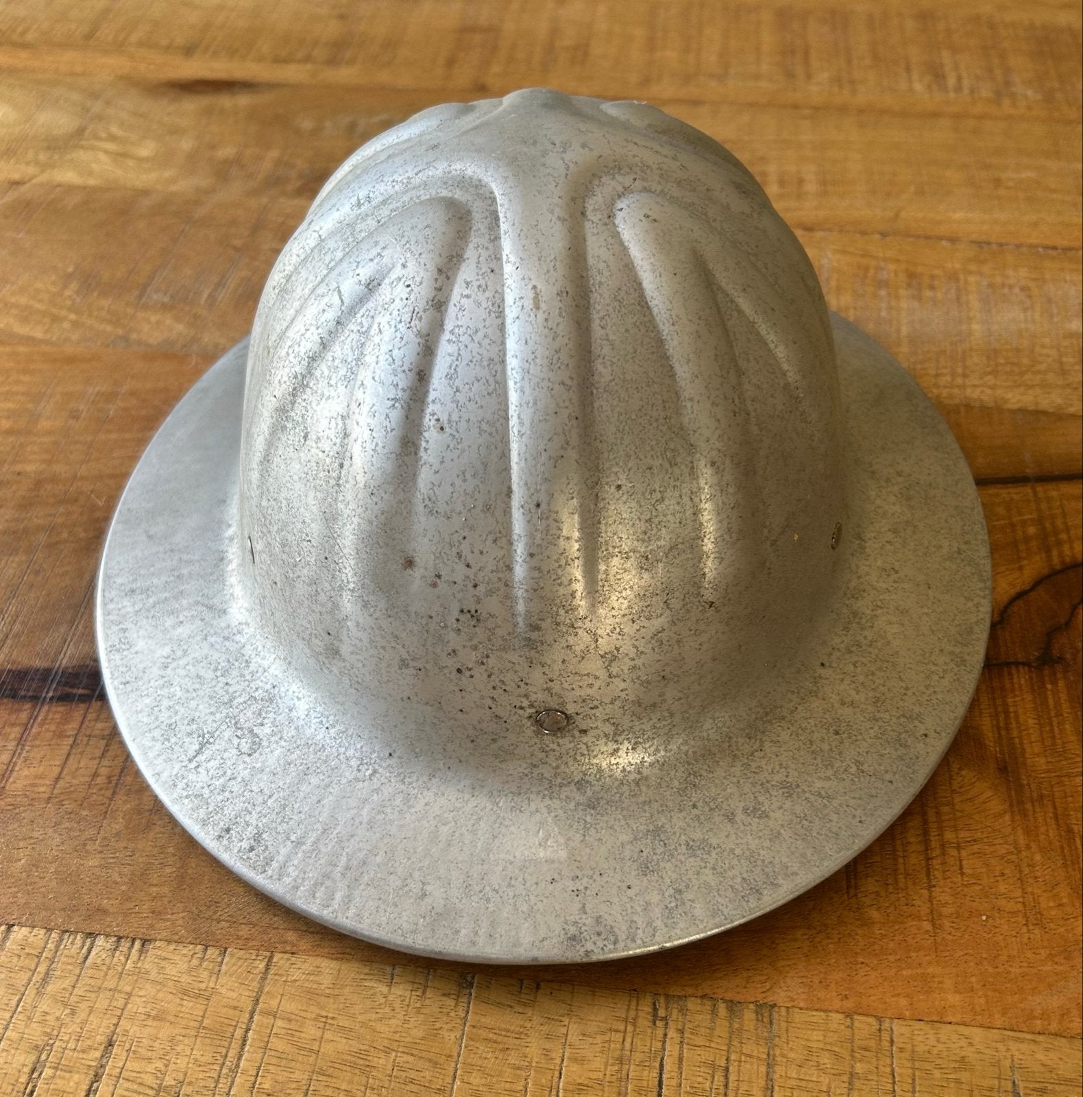 Vintage Aluminium Militaire Helm - WOII Stijl, Ophalen, Overige soorten, Overige gebieden, Helm of Baret