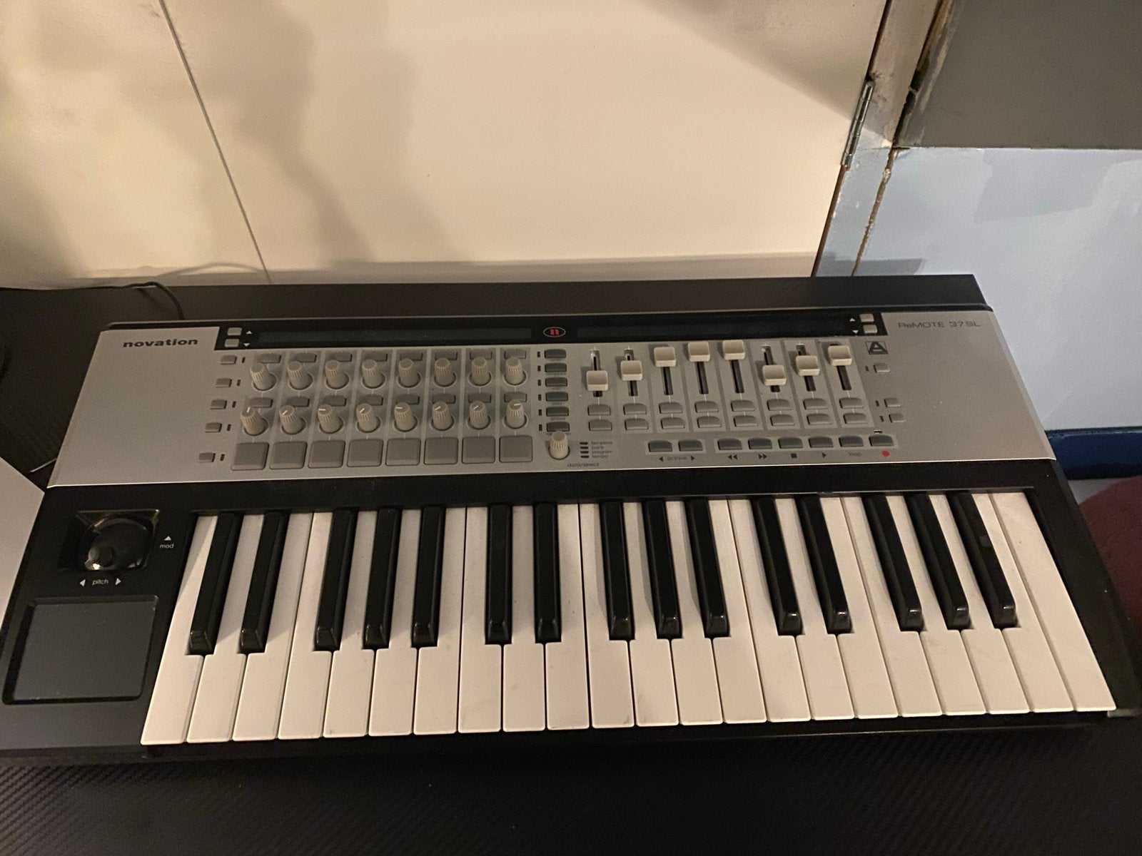 Novation Remote 37 SL MIDI Controller met CD software, Overige merken, Gebruikt, Midi-aansluiting, Overige aantallen