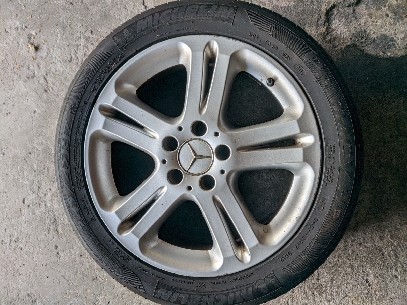 Te koop: 4 Mercedes Lichtmetalen velgen

5 spaaks Mercedes v, Ophalen of Verzenden