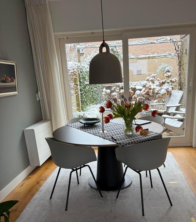 Eettafel rond zwart, Rond, Zo goed als nieuw, Ophalen, Overige houtsoorten