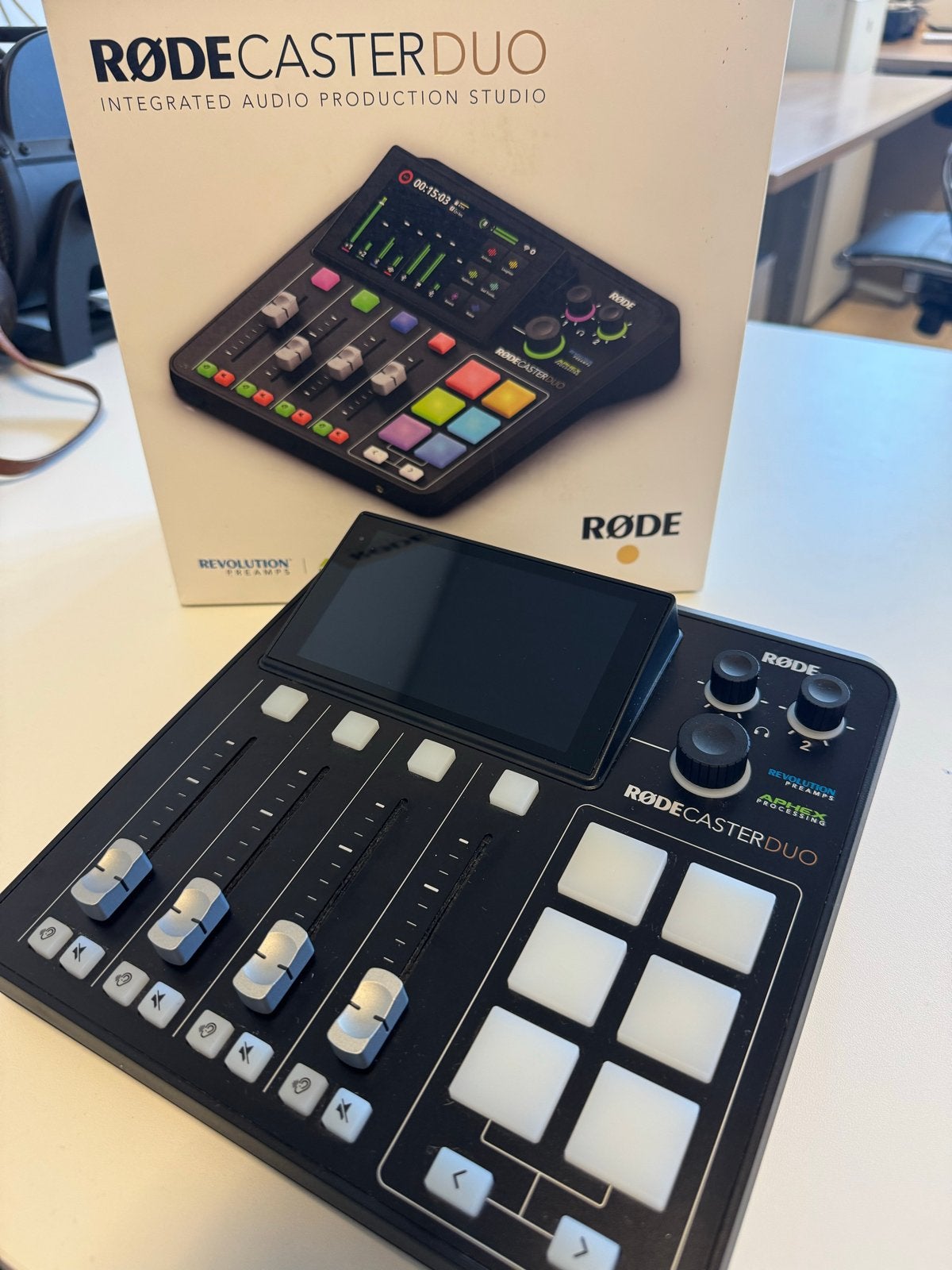 RØDECaster Duo - Geïntegreerde Audioproductiestudio, Ophalen, Zo goed als nieuw, Microfooningang