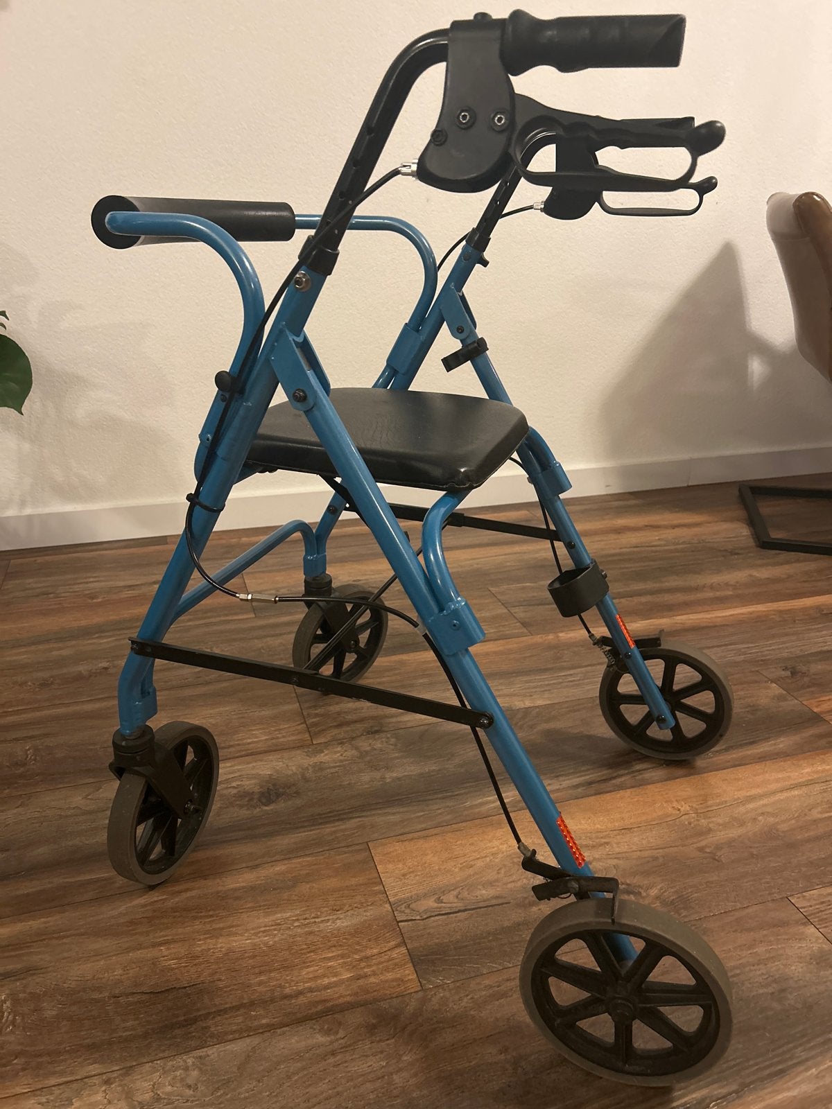 Rollator Thuasne lichtgewicht, Ophalen