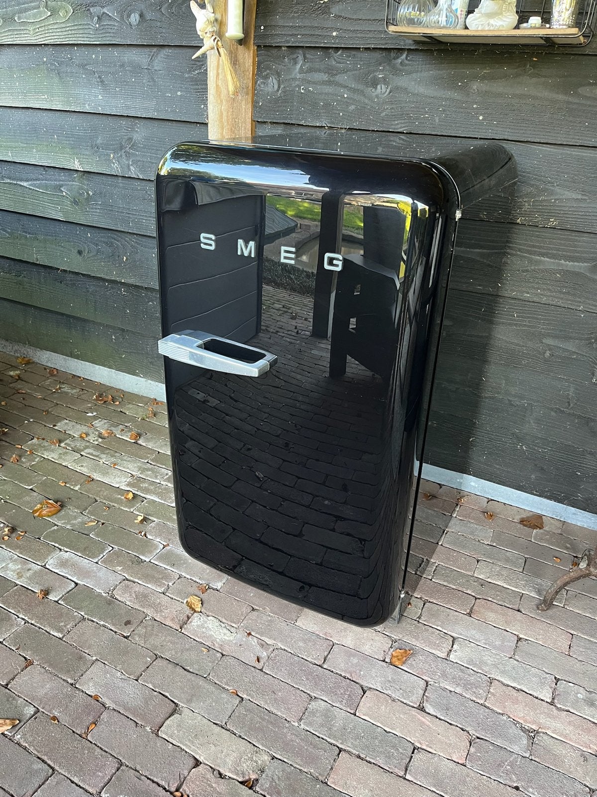 Smeg Koelkast Zwart - Compact en Stijlvol, 100 tot 150 liter, 45 tot 60 cm, Ophalen, 85 tot 120 cm