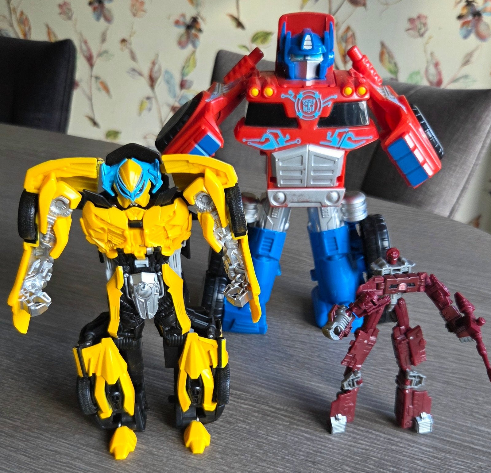 3 Transformers: Optimus Prime, Bumblebee en kleine tank, Verzamelen, Overige generaties, Ophalen of Verzenden, Gebruikt, Autobots