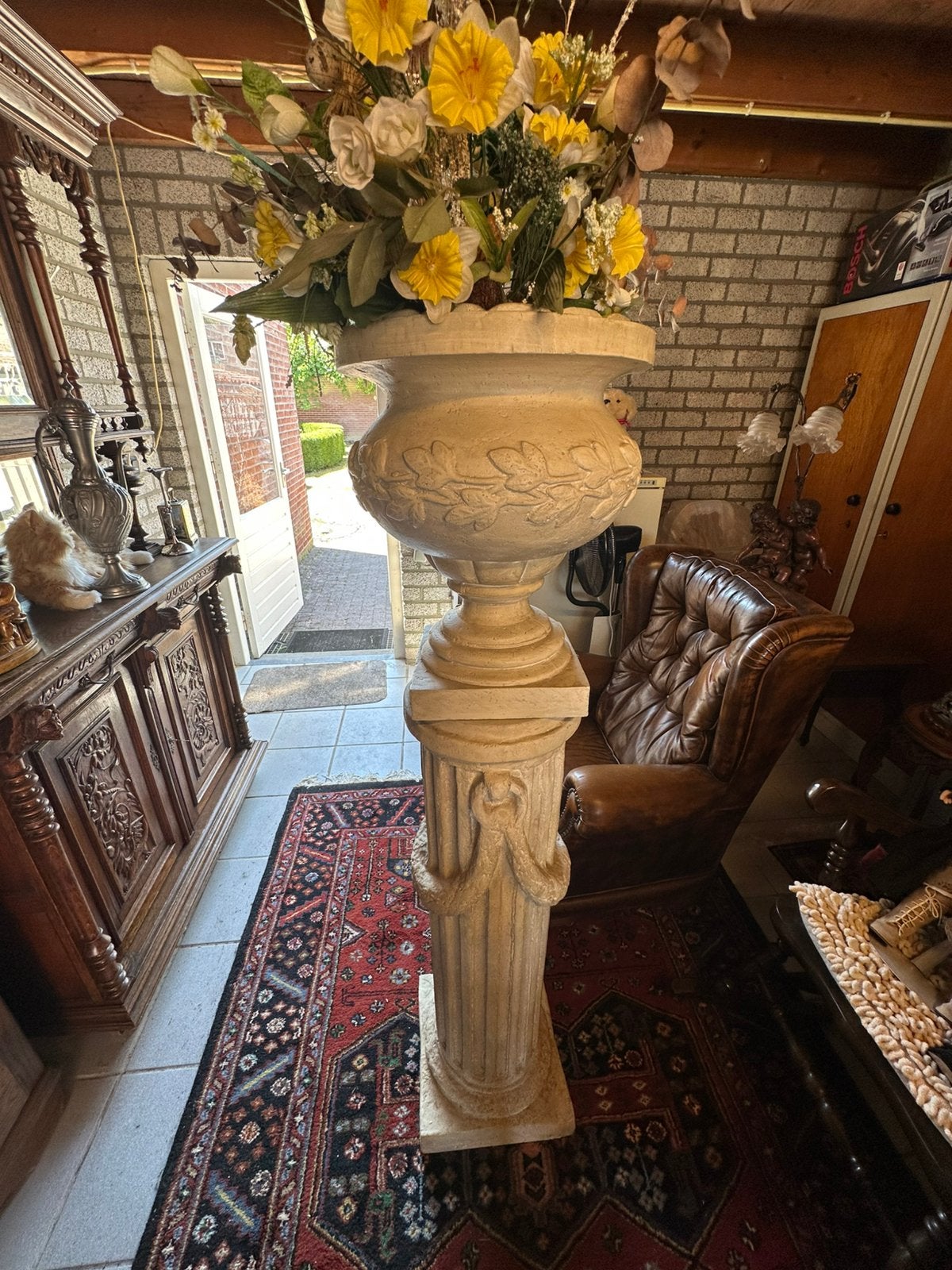 Klassieke Witte Decoratieve Zuil met Grote Vaas, Ophalen, Zo goed als nieuw