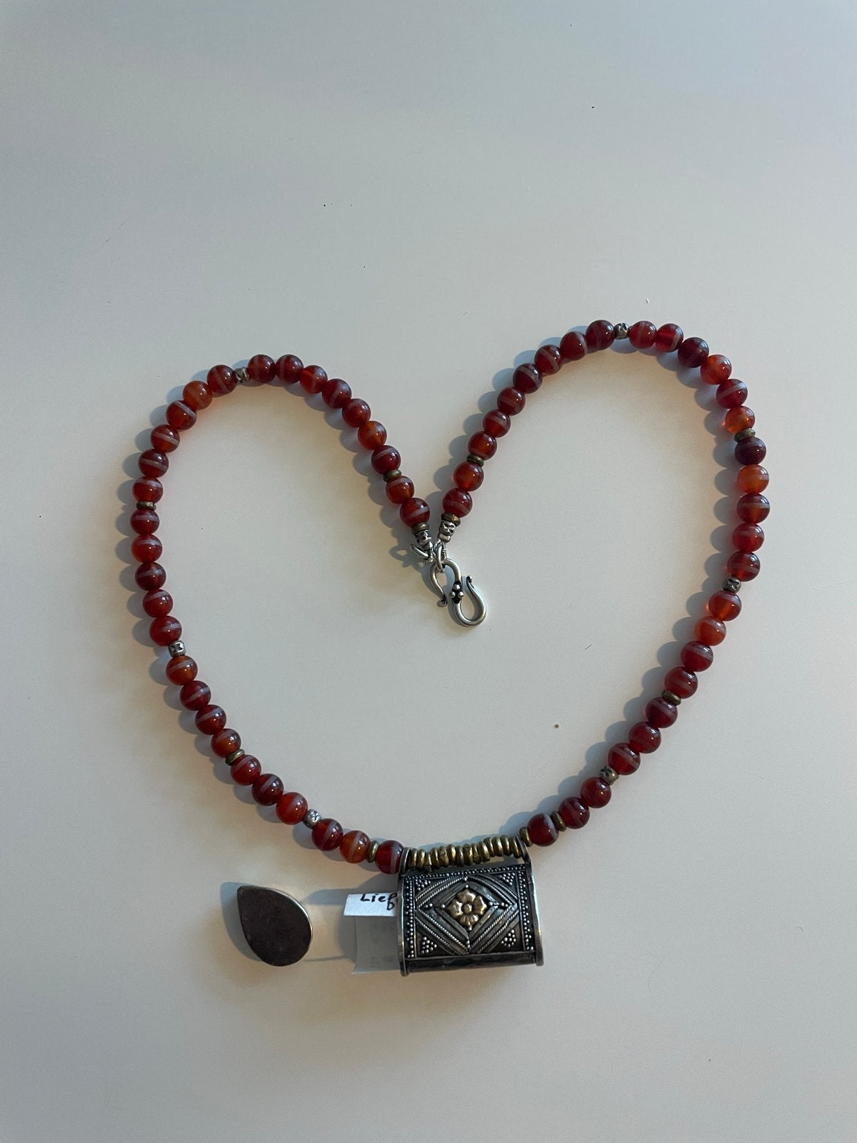 Agaat ketting met Touareg alpaca amulet, Nieuw, Ophalen of Verzenden, Steen of Mineraal, Met edelsteen