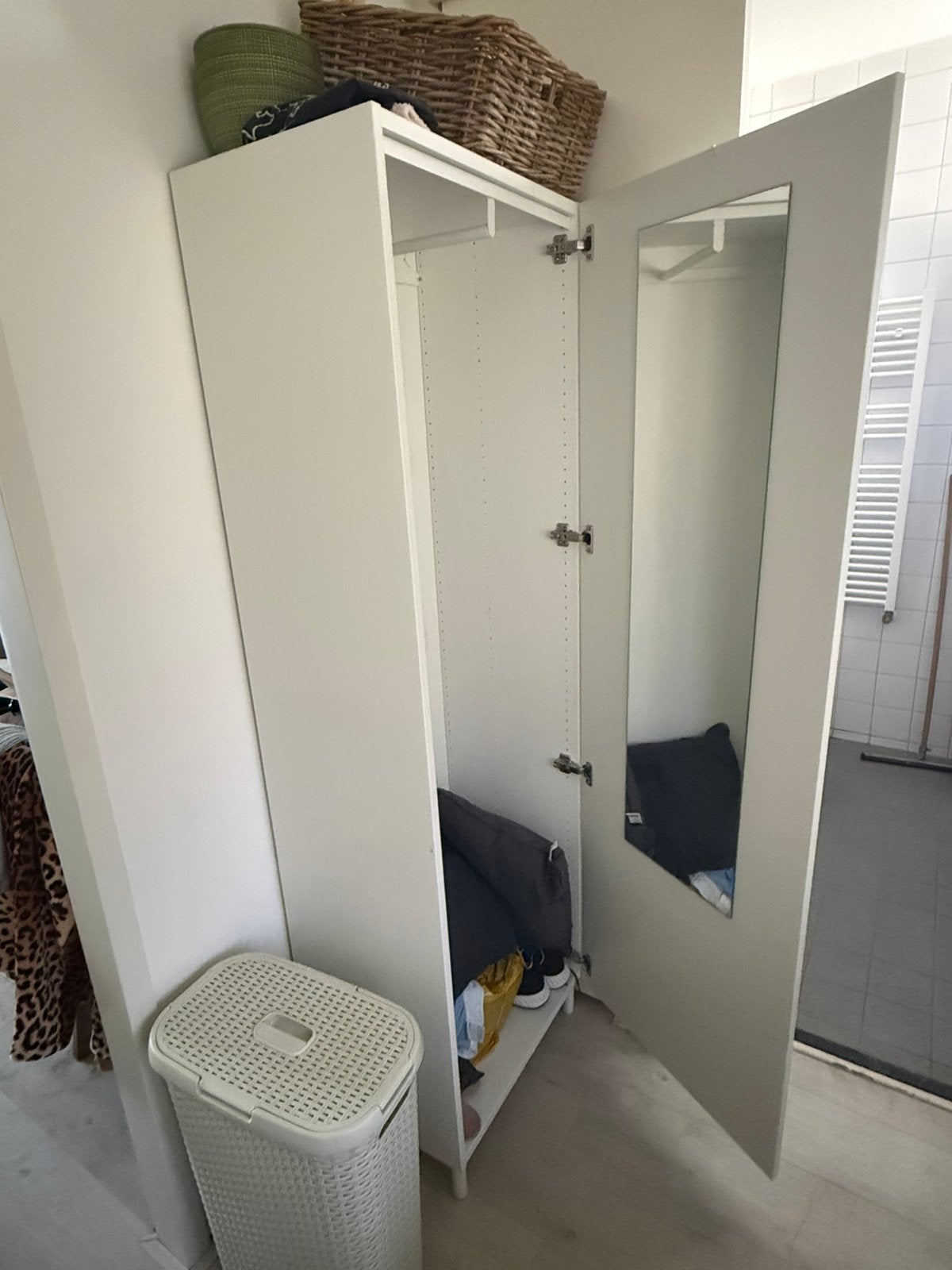 Hangkast inclusieg spiegel (MOET BINNEN EEN WEEK WEG), Ophalen, Gebruikt