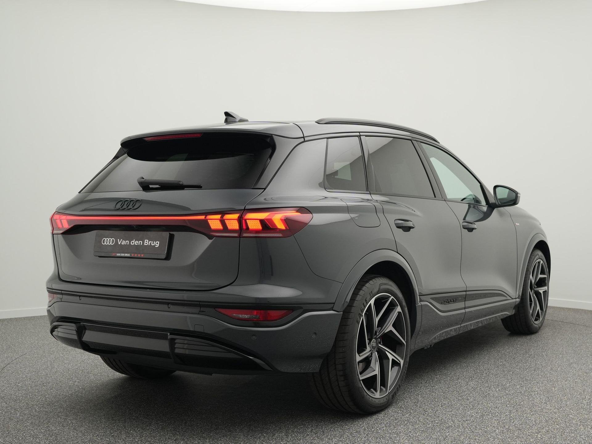 Audi Q6 e-tron S edition 83 kWh 252pk | Panoramadak | Ledere, Auto's, Automaat, Achterwielaandrijving, Gebruikt, Zwart