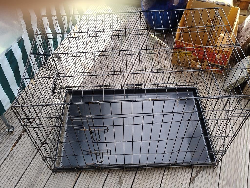 Te koop zwarte hondenbench nog 1, Dieren en Toebehoren, Hondenhokken, Ophalen, Zo goed als nieuw, 75 tot 110 cm, Minder dan 65 cm