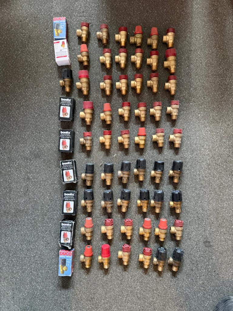 Te koop partij diverse nieuwe overstortventielen, Nieuw, Ophalen of Verzenden, Minder dan 3 jaar oud, Minder dan 20 liter