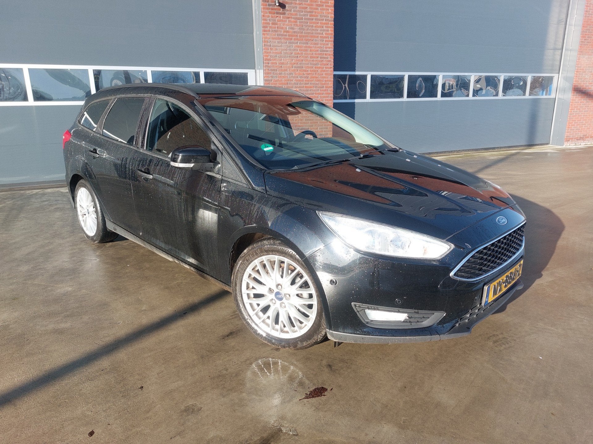 Ford Focus Wagon 1.5 TDCI Titanium AIRCO/ECC/NAV/LMV, Auto's, Stof, Gebruikt, 4 cilinders, Zwart