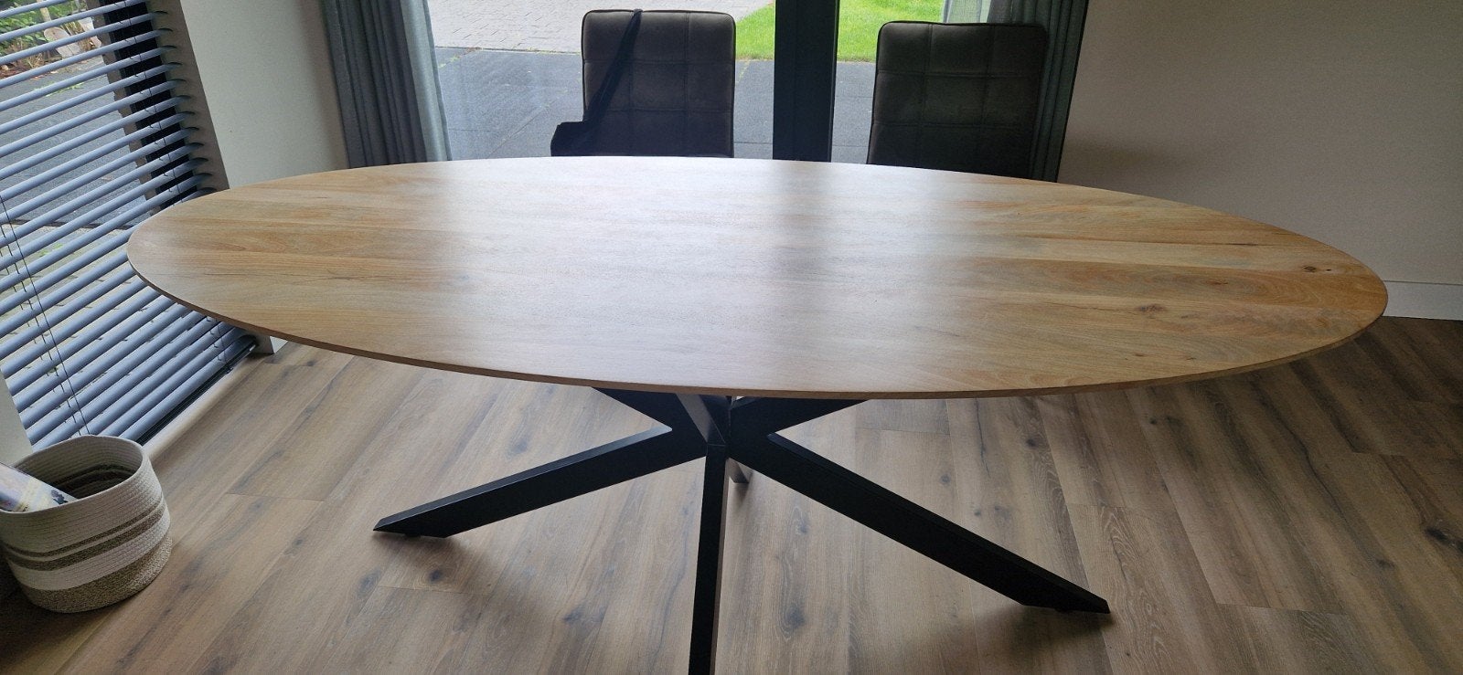 Mango houten ovale tafel, Huis en Inrichting, Tafels | Eettafels, 100 tot 150 cm, Verzenden, 200 cm of meer, Zo goed als nieuw
