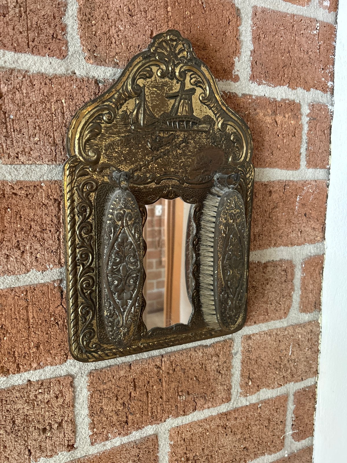 Antieke kledingborstelset met spiegel en molenmotief, Antiek en Kunst, Ophalen