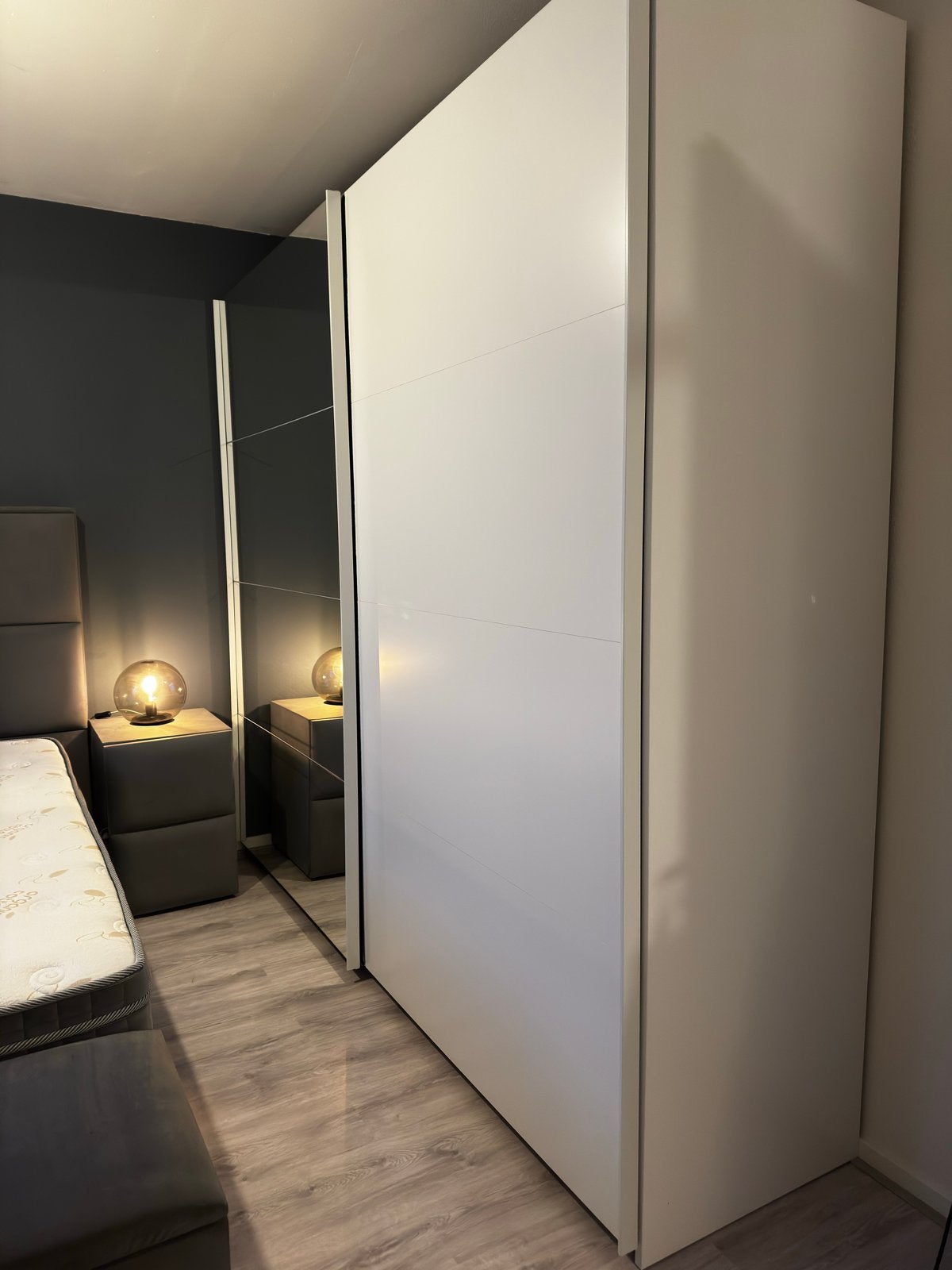 Schuifdeur kledingkast met spiegel - Wit, in prima staat, Huis en Inrichting, Kasten | Kledingkasten, Overige materialen, 200 cm of meer