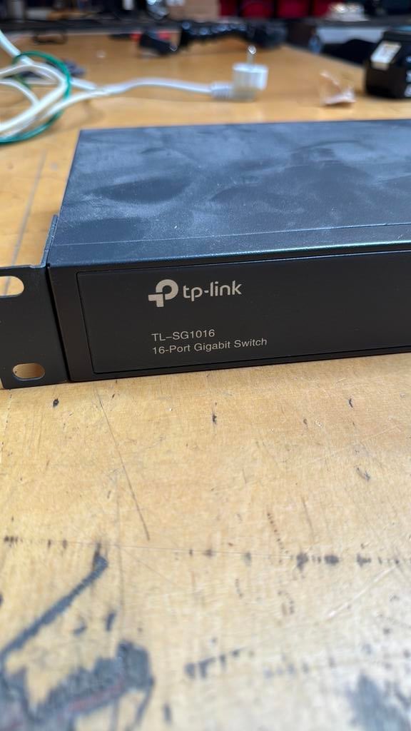 Tp link tl-sg1016, Computers en Software, Netwerk switches, Ophalen, Zo goed als nieuw