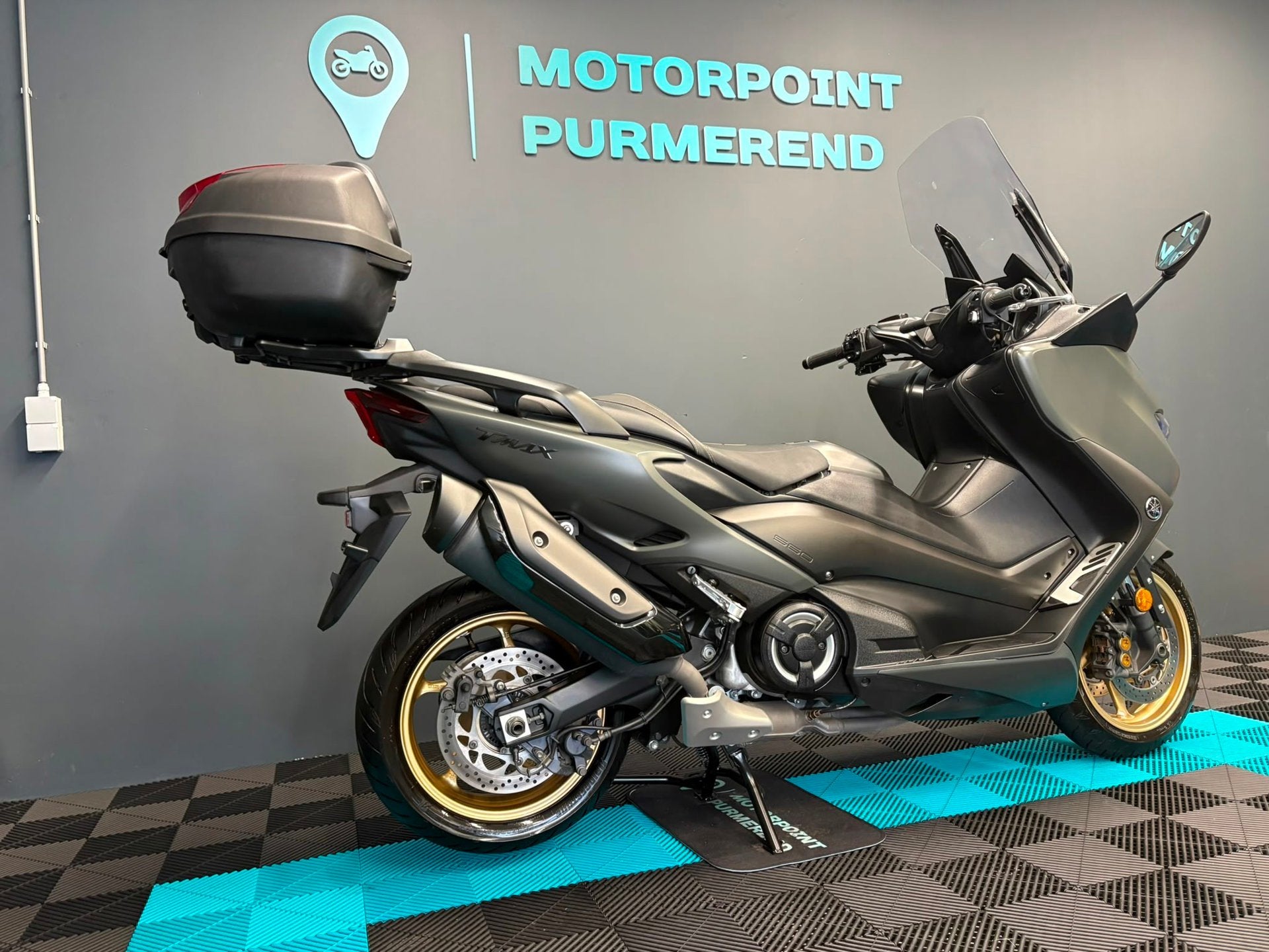 Yamaha TMAX 560 TECH MAX | TMAX 560 | TECHMAX 560, Scooter, 562 cc, Handvatverwarming, Koolhovenlaan 101
1119 NC  Schiphol-Rijk, NL