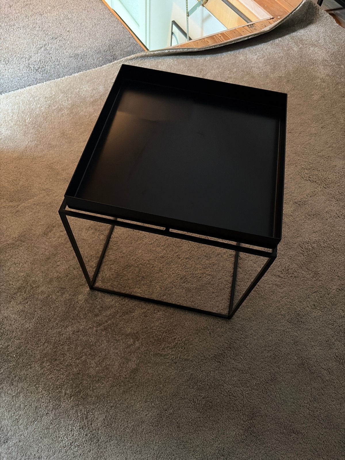 Zwart stalen bijzettafel met los dienblad, Huis en Inrichting, Minder dan 55 cm, Gebruikt, Metaal of Aluminium, Vierkant