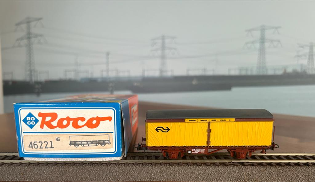 Roco NS Gesloten Goederenwagon 46221 - Zo goed als nieuw, Hobby en Vrije tijd, Modeltreinen | H0, Gelijkstroom of Wisselstroom
