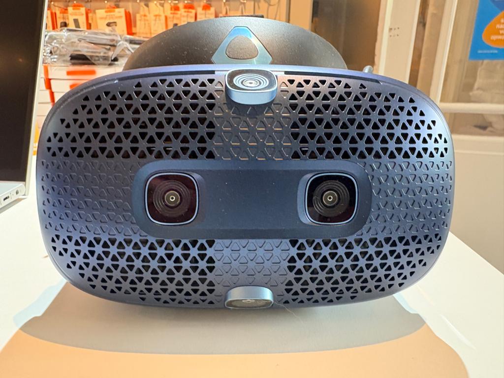 VR Bril HTC VIVE Cosmos, Spelcomputers en Games, Virtual Reality, Zo goed als nieuw, Pc, Overige typen, Ophalen of Verzenden