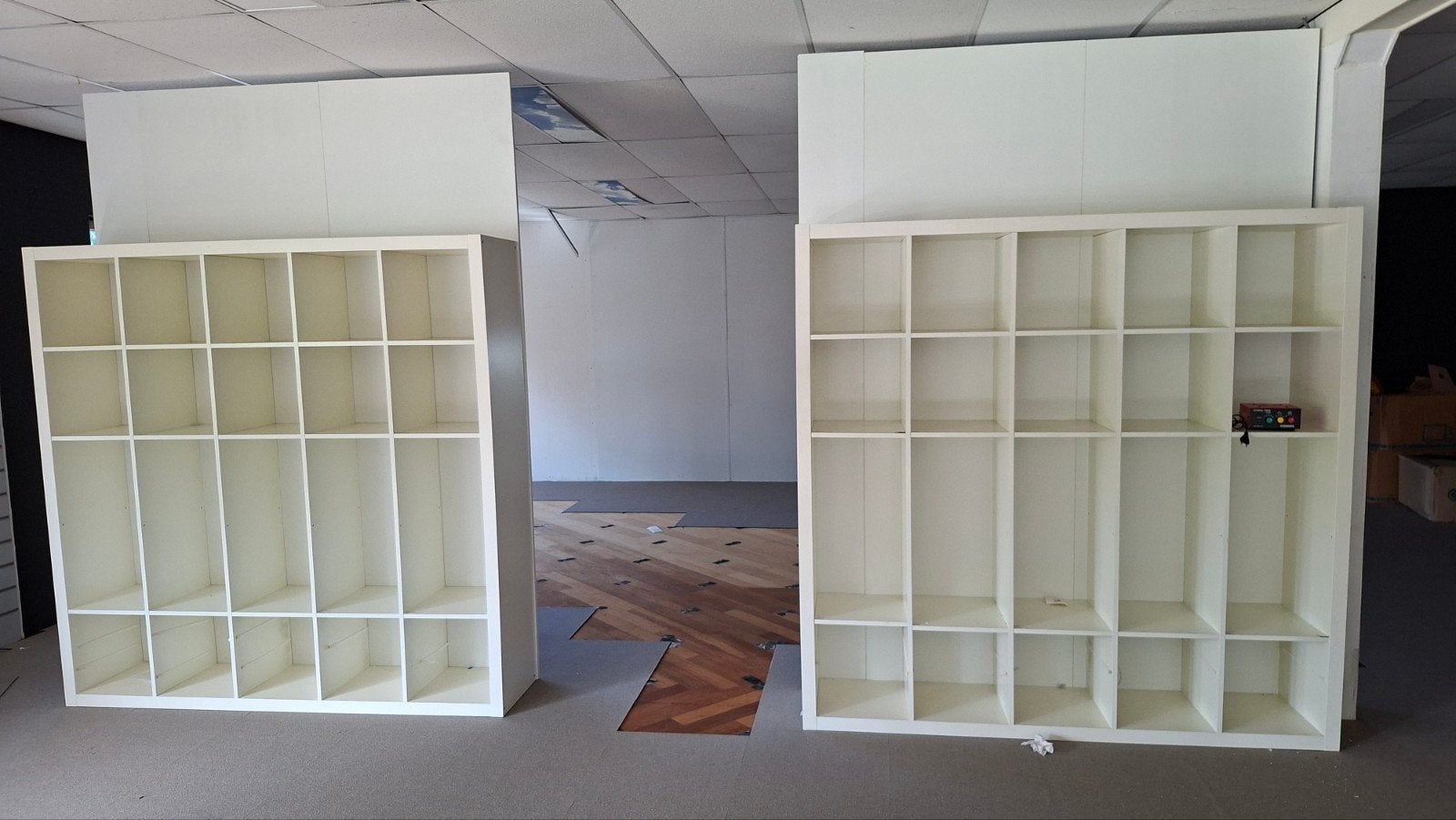 2x IKEA kast met achterwand - gratis af te halen, Huis en Inrichting, Ophalen, Met plank(en), Gebruikt, 100 tot 150 cm