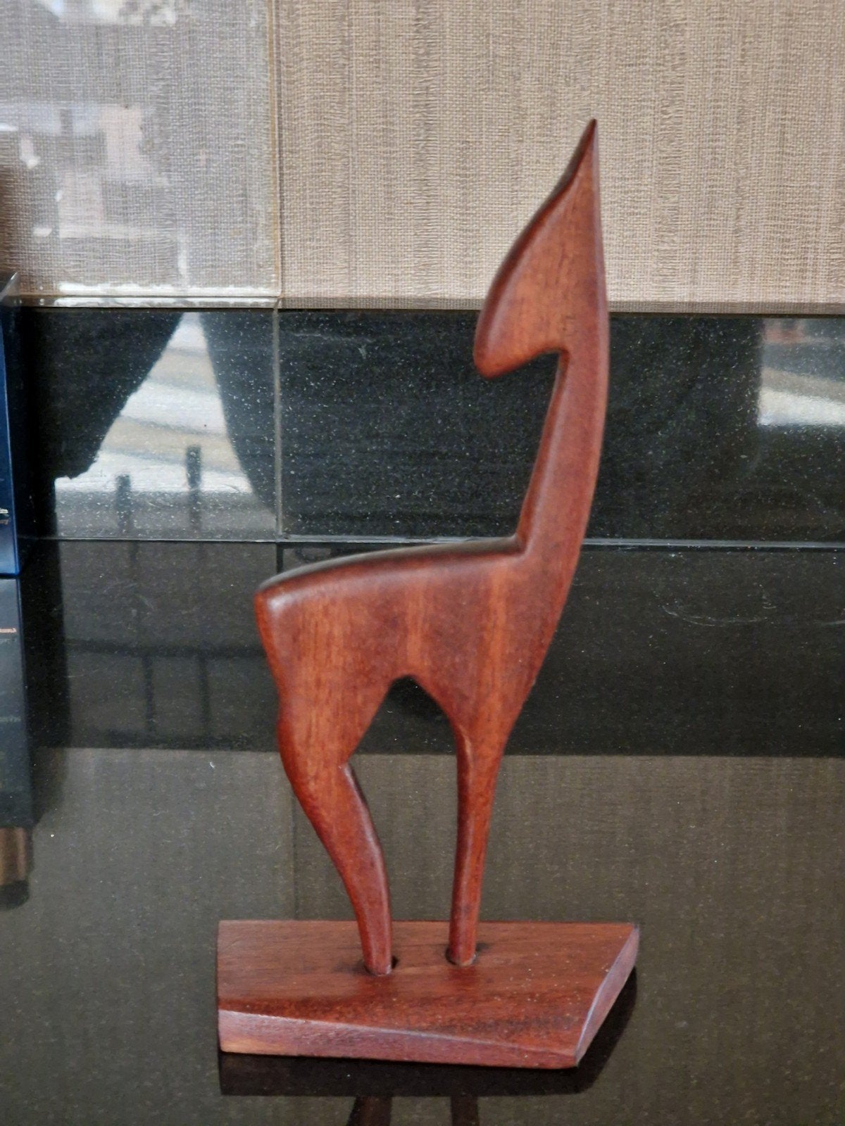 vintage Mid-Century teakhouten sculptuur van een Hertje, Ophalen of Verzenden, Handgemaakt, 20 - 50 cm, Beeld