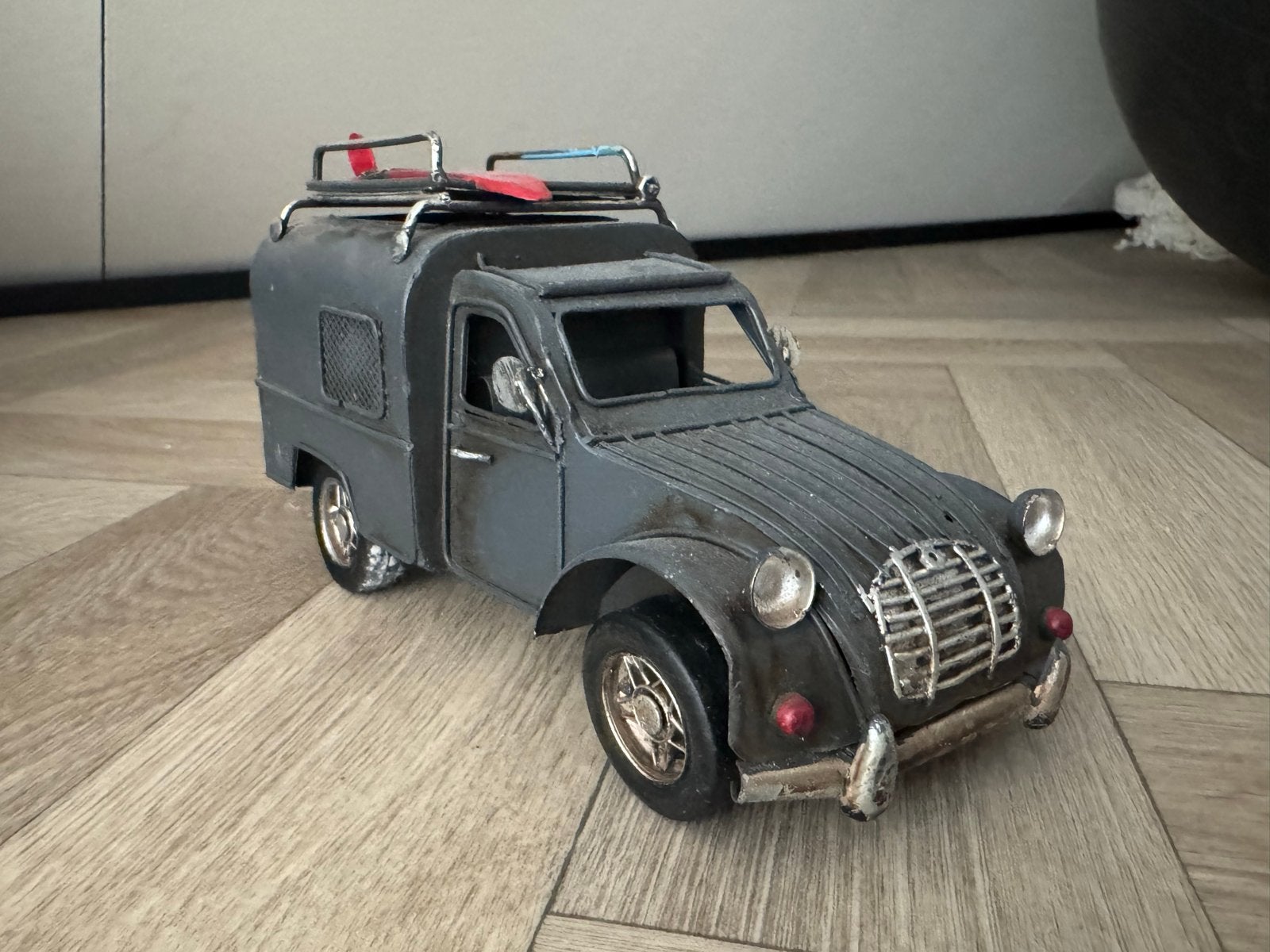 Vintage modelauto met surfplank en opbergvak, Ophalen, Gebruikt, Auto's