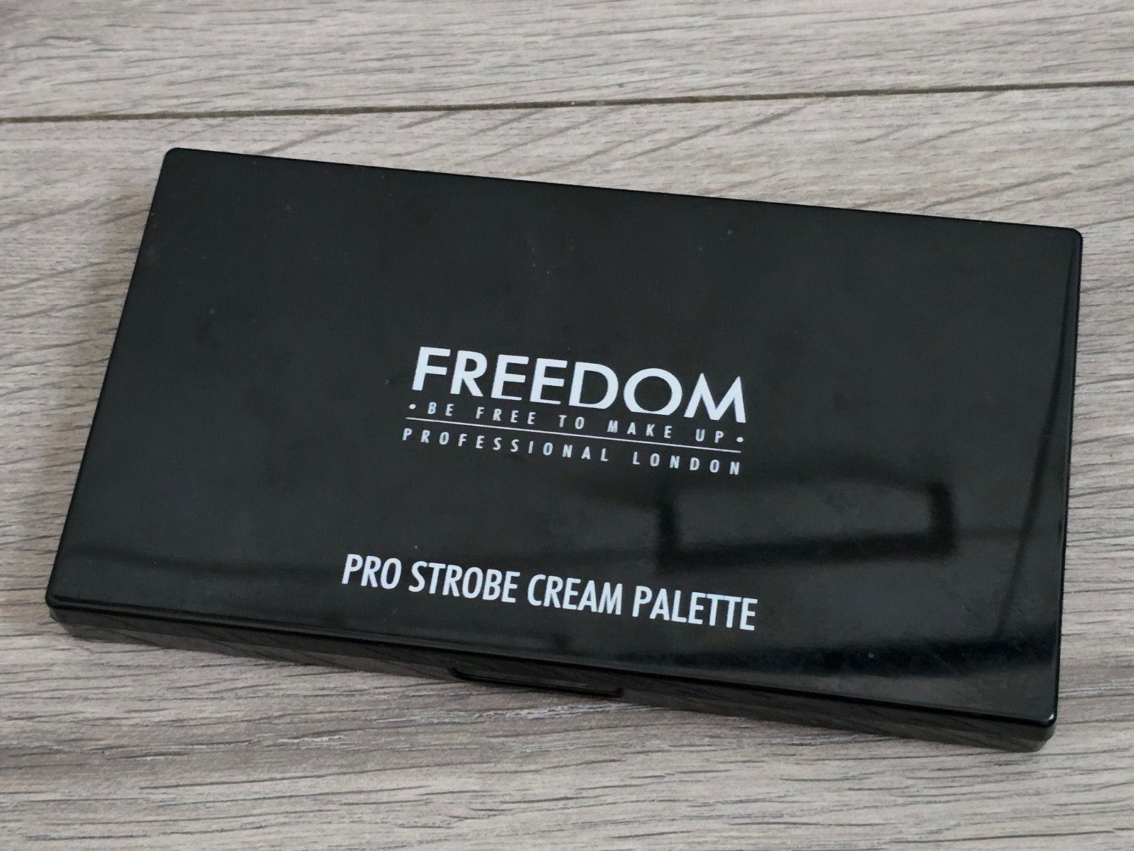 Freedom Pro Powder Strobe cream palette, Nieuw (LI5), Ophalen of Verzenden, Nieuw, Overige kleuren, Gehele gezicht