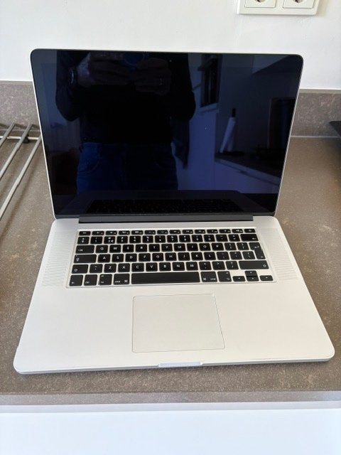 Apple Mac Book Pro 15,4-inch, Gebruikt, 256 GB, 2 tot 3 Ghz, 8 GB