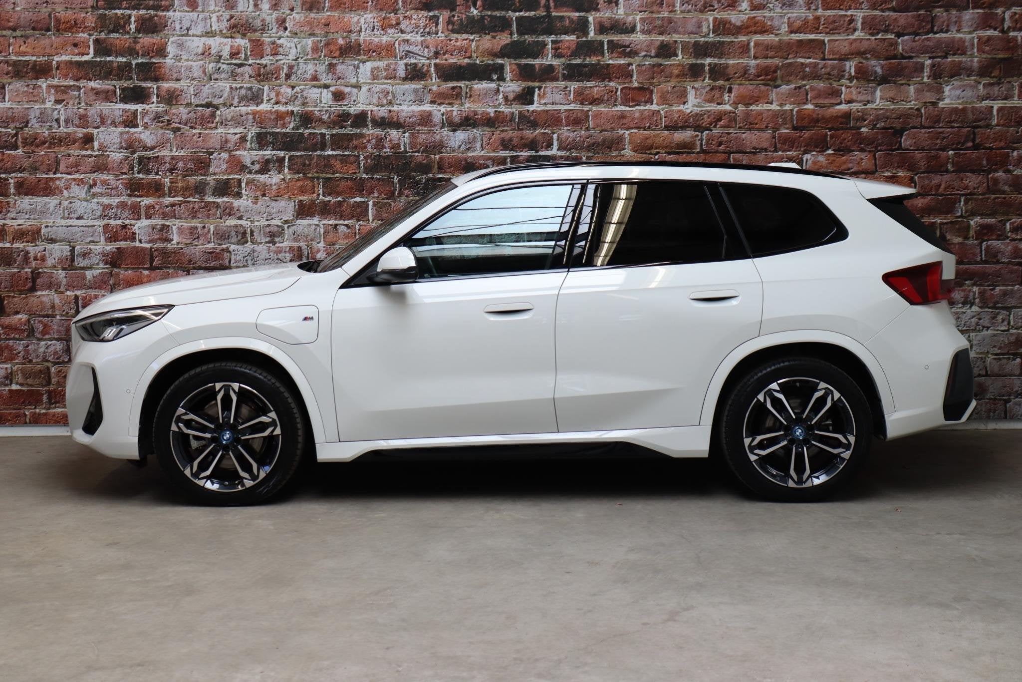 BMW X1 xDrive25e Executive M Sport Pakket Automaat / Widescr, Auto's, Dealer onderhouden, Stof, Gebruikt, Euro 6