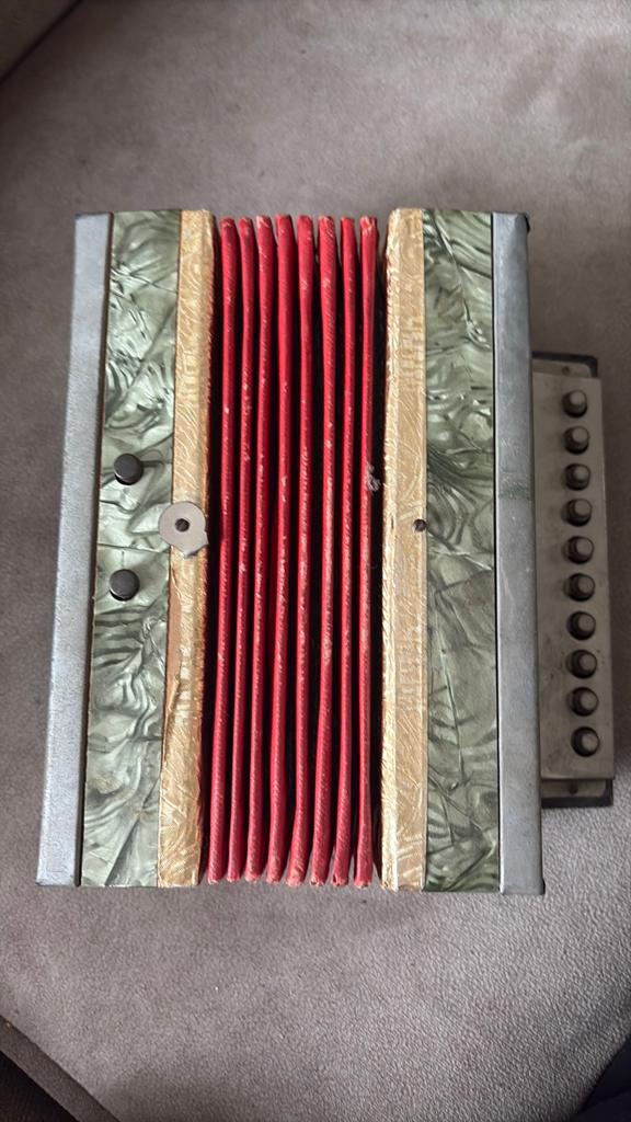 Kinder accordion 75 jaar oud, Muziek en Instrumenten, Accordeons, Ophalen of Verzenden, Gebruikt, Overige formaten, Overige merken