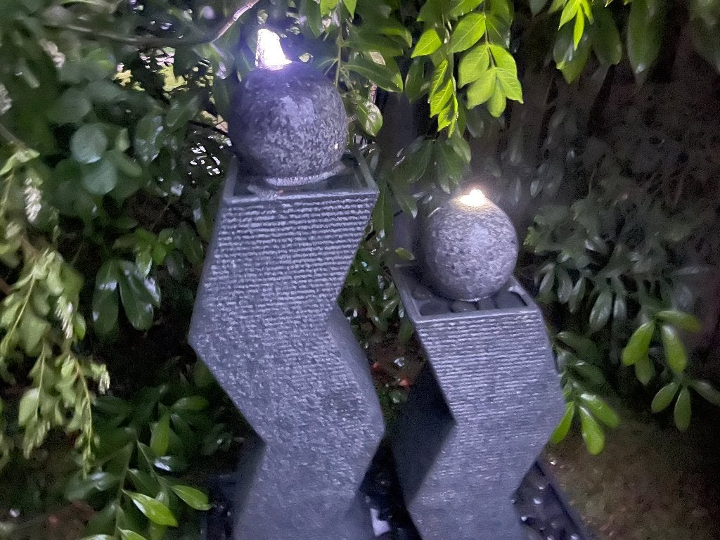Sfeervolle stenen tuinfontein met LED-verlichting, Ophalen, Zo goed als nieuw, Graniet, Waterornament