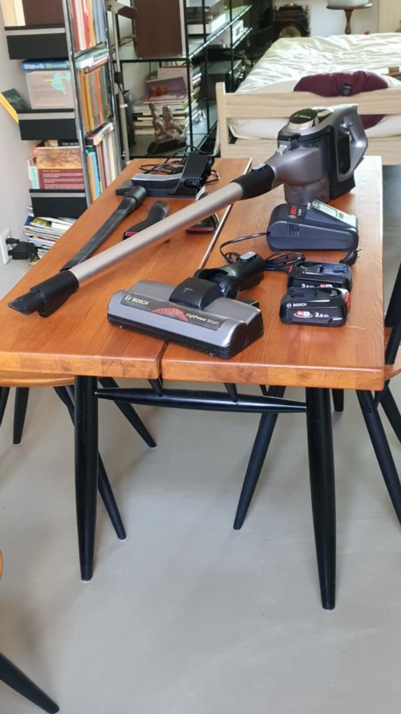 Bosch Unlimited Serie | 8 steelstofzuiger met accessoires, Draadloos, Gebruikt, Bosch, Ophalen of Verzenden