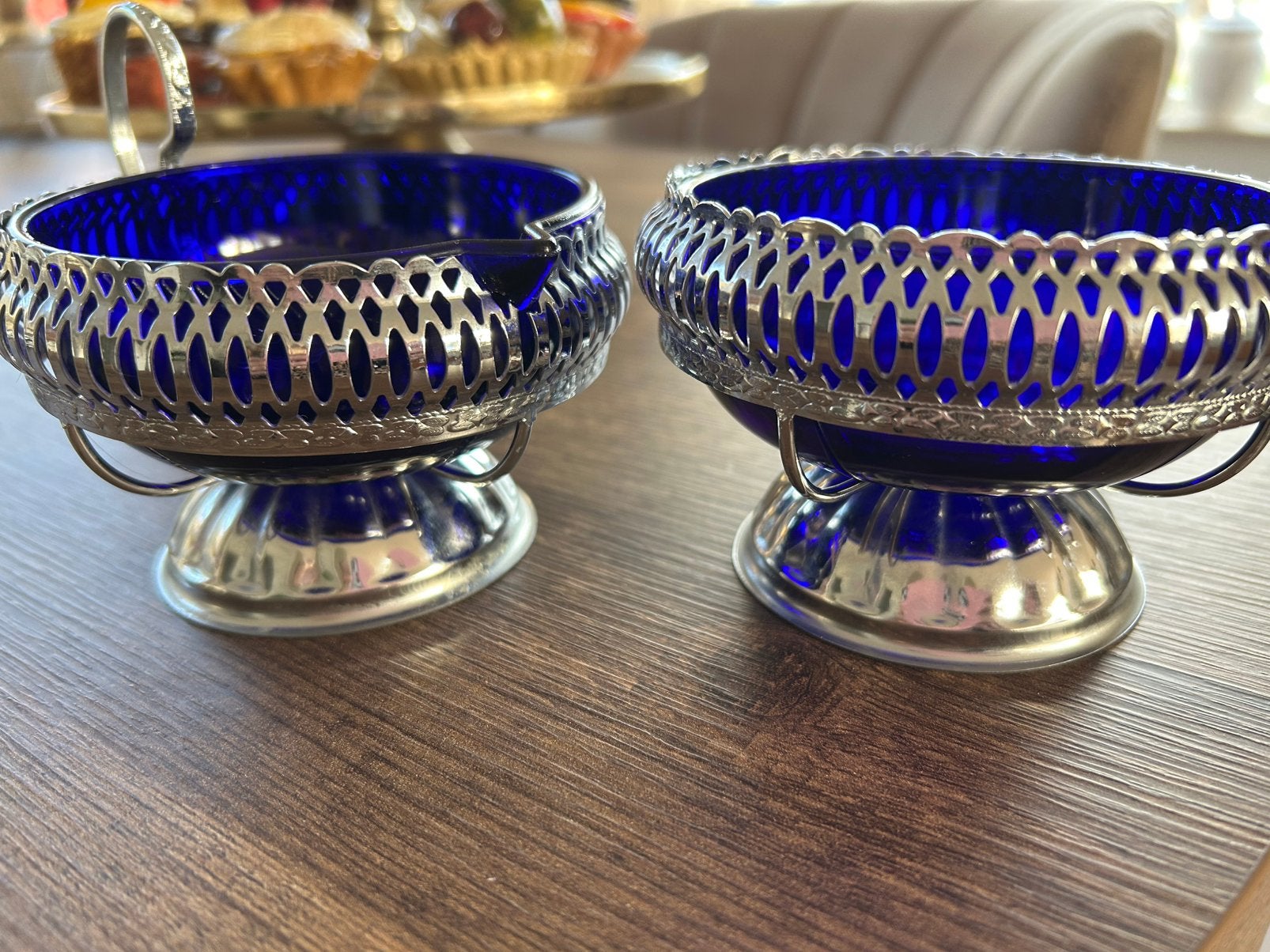 Vintage suikerpot,melkkan kobaltblauw opengewerkte houders, Ophalen of Verzenden