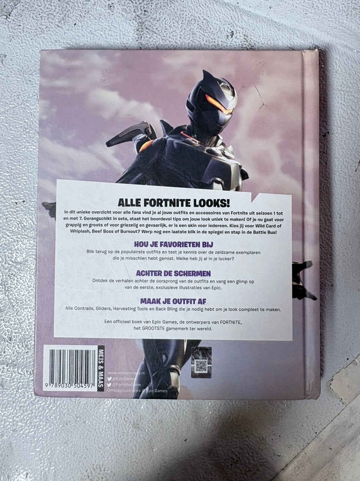 Fortnite outfits boek, Ophalen of Verzenden, Zo goed als nieuw, Fictie