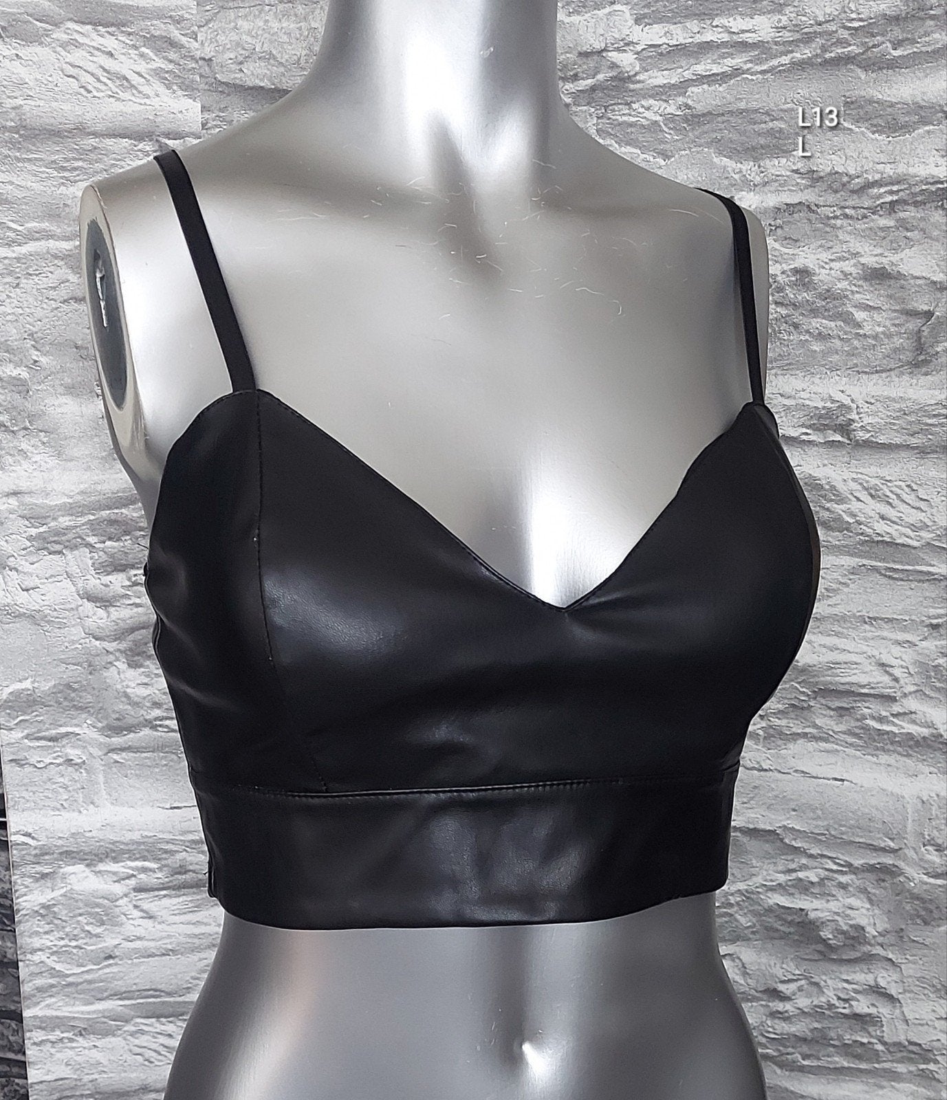 Kinky Zwarte Leren Crop Top met Spaghettibandjes, Zwart, Maat 42/44 (L), Ophalen of Verzenden, Zo goed als nieuw