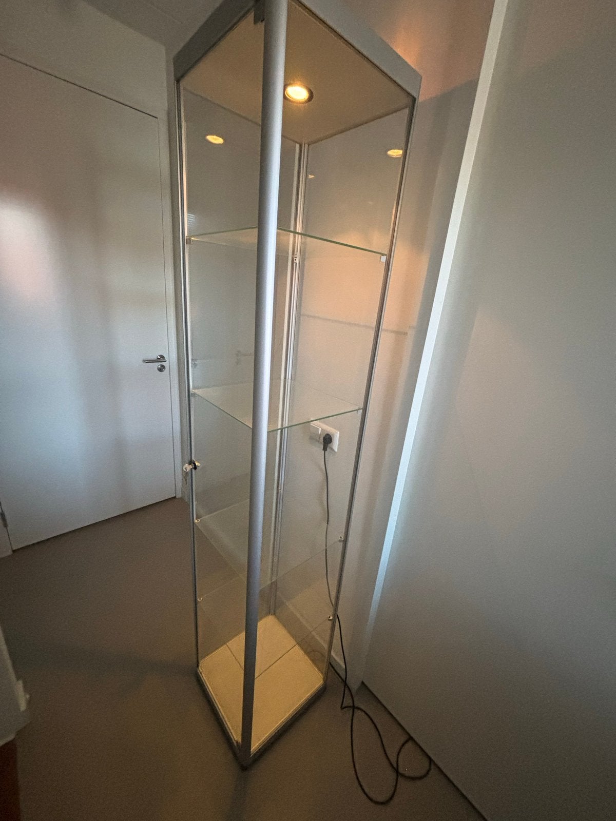 Glazen vitrinekast met verlichting en slot (40x40x200cm), Ophalen, Minder dan 50 cm, Gebruikt, 200 cm of meer