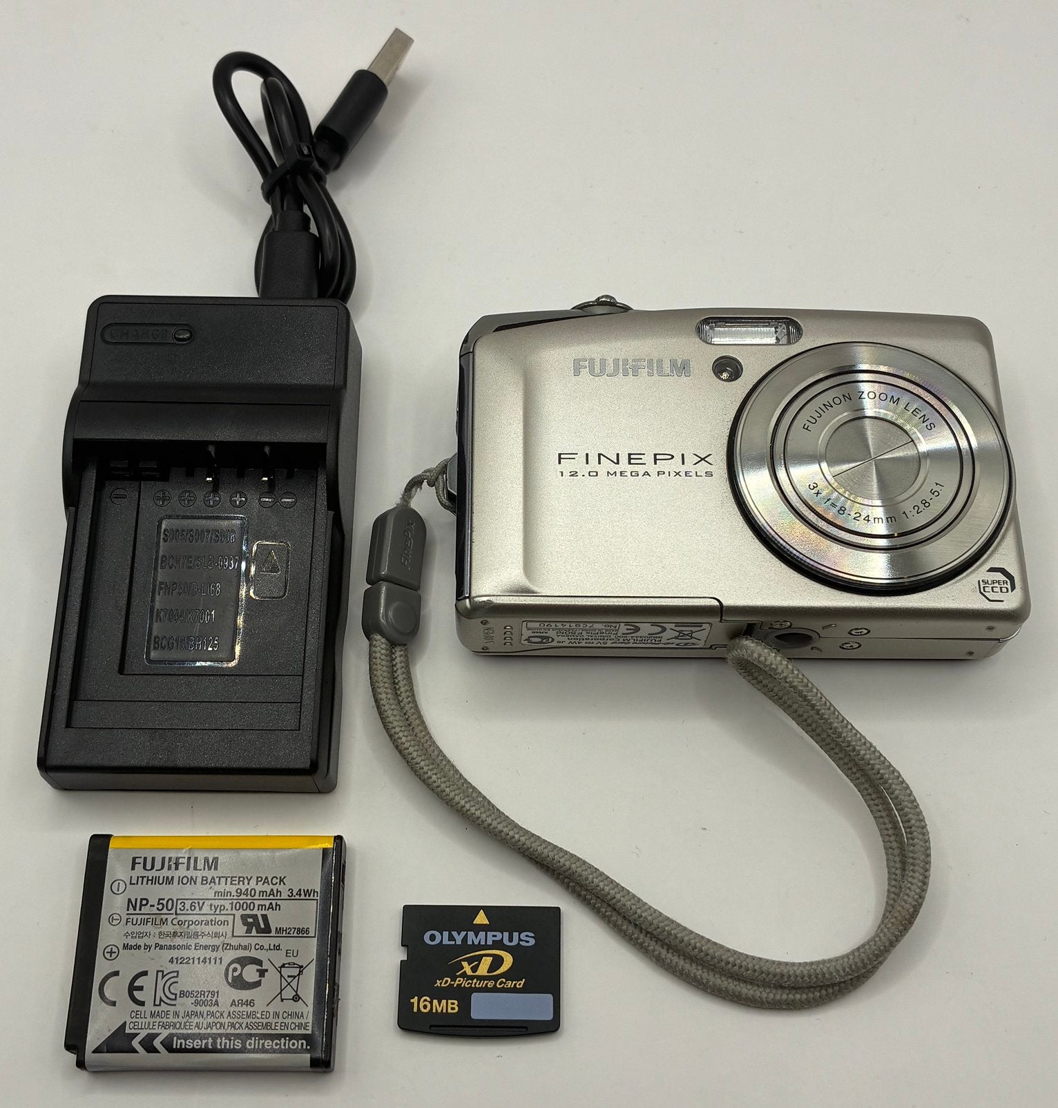 Fujifilm FinePix F50fd - compact camera, Ophalen of Verzenden, Zo goed als nieuw, 8 keer of meer