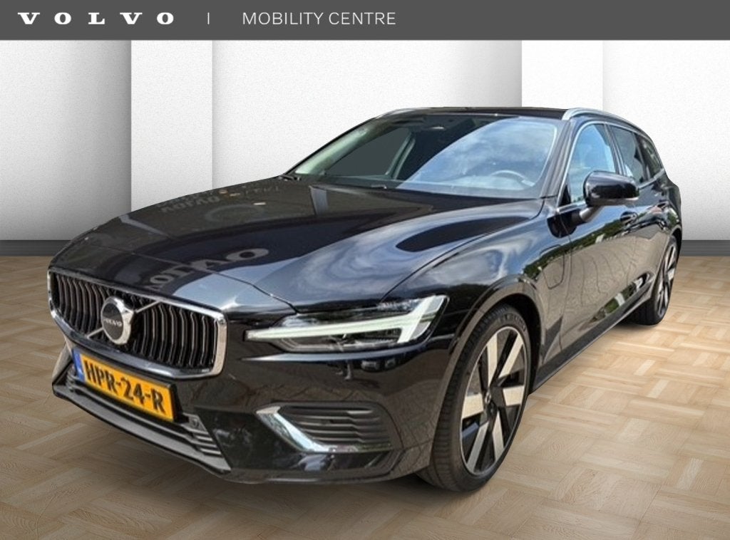 Volvo V60 T6 AWD Essential | Parkeercamera | Verwarmbare sto, Dealer onderhouden, Gebruikt, 4 cilinders, Zwart