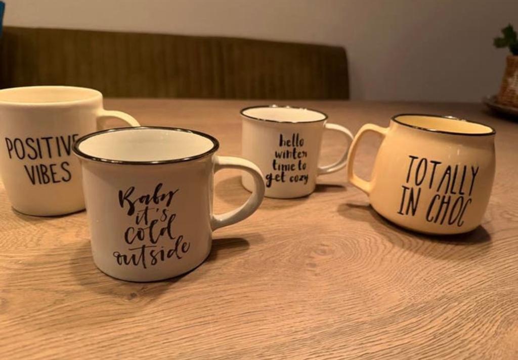 Set van 4 Gusta mokken met leuke teksten, Ophalen of Verzenden, Zo goed als nieuw, Overige stijlen, Kop(pen) en/of Schotel(s)