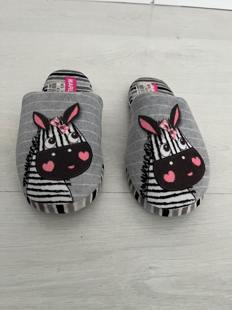 Mt 35 sloffen slippers nieuw pantoffels, Meisje, Overige typen, Nieuw, Ophalen of Verzenden
