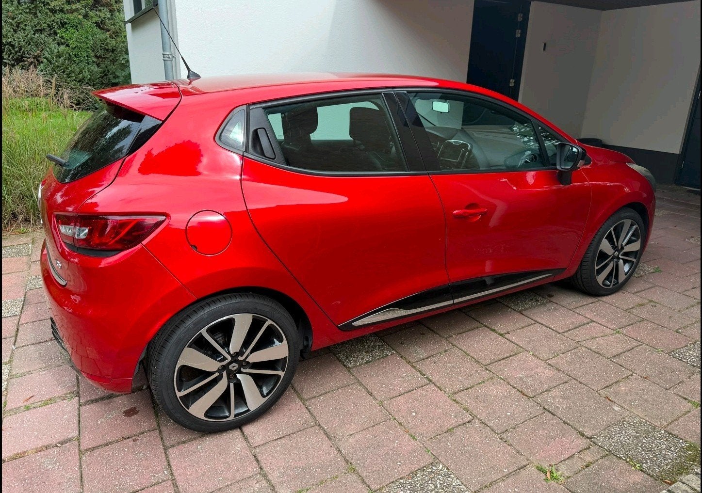 Renault Clio 0.9 TCE 90 5D ECO 2014 Rood, Voorwielaandrijving, 898 cc, 40 €/maand, 540 kg