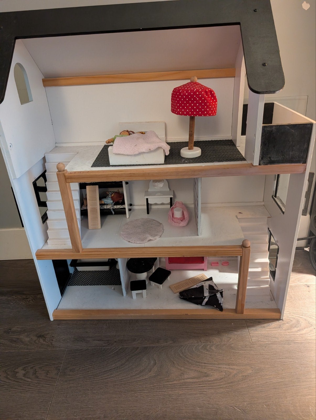 Groot Houten Poppenhuis met Meubels en Poppen, Ophalen