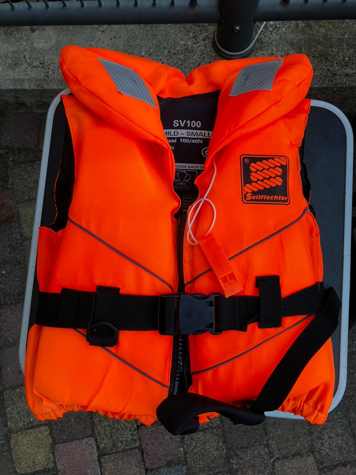 Zwemvest voor een kind 15-30 kg), Watersport en Boten, Watersportkleding, Ophalen of Verzenden, Zo goed als nieuw, Kind, Reddingsvest of Zwemvest