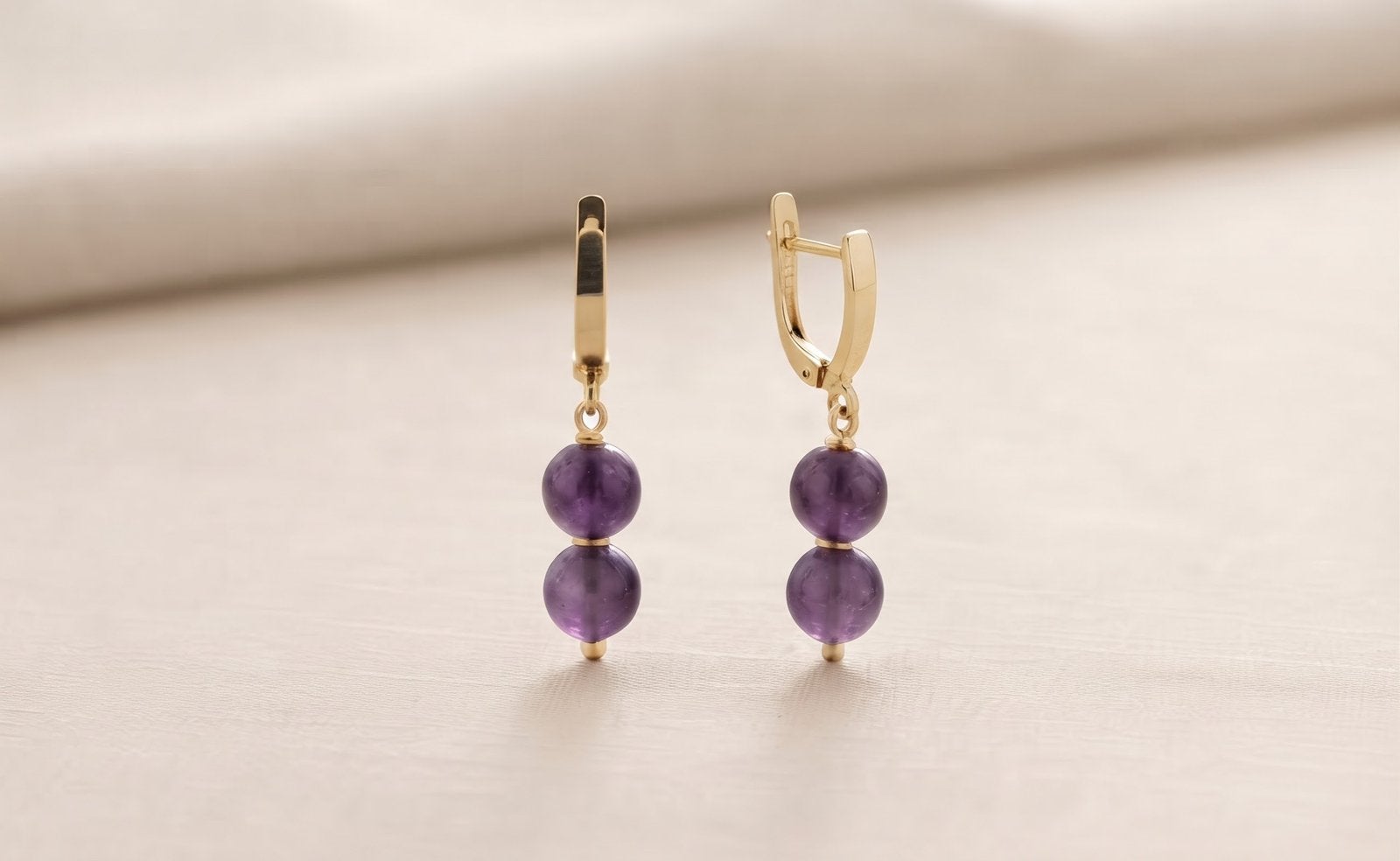 Prachtige 14k gouden oorbellen met natuurlijke amethist, Sieraden, Tassen en Uiterlijk, Nieuw, Ophalen of Verzenden, Met edelsteen