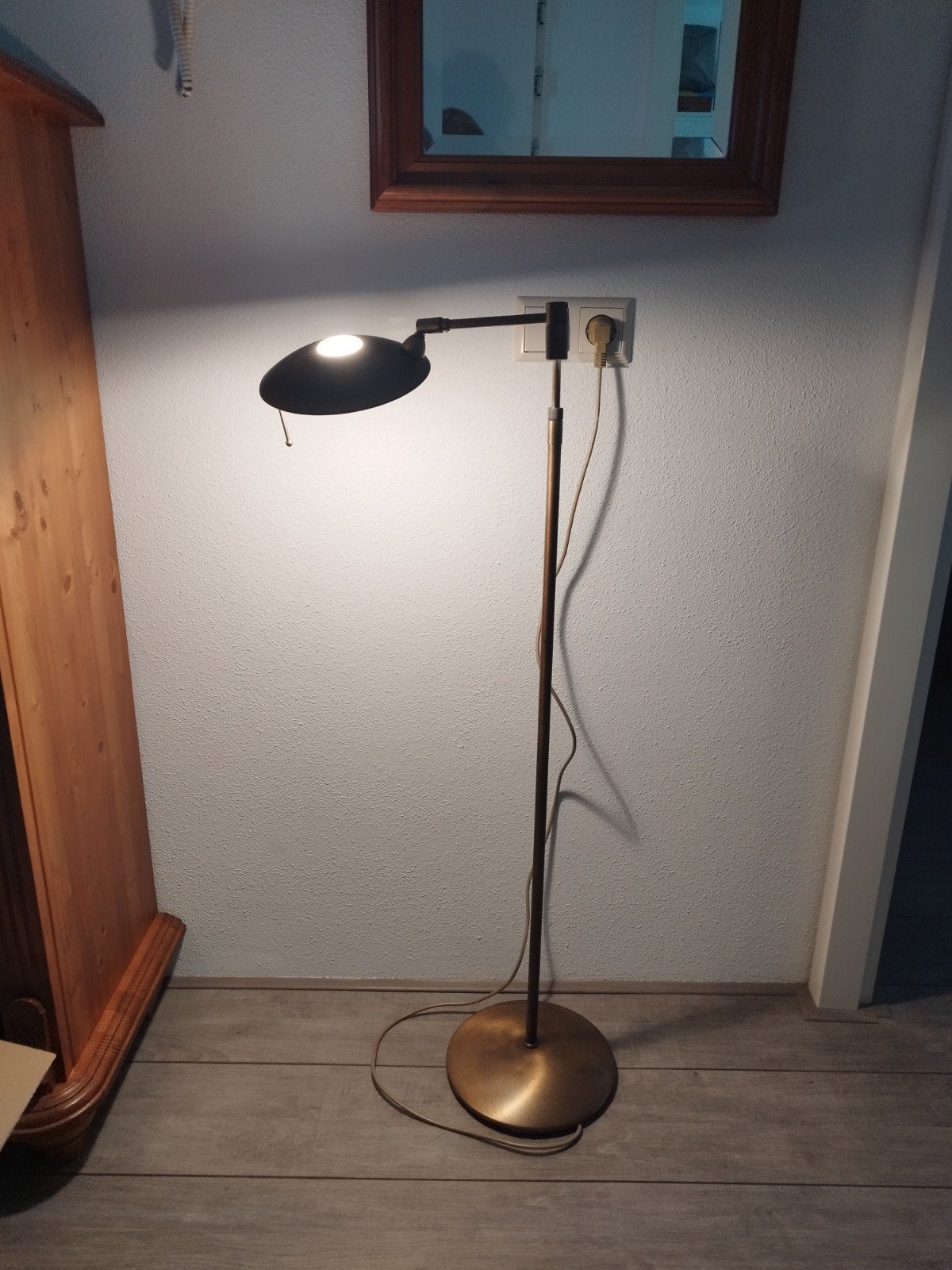 Vintage messing vloerlamp met verstelbare arm, Huis en Inrichting, Lampen | Vloerlampen, Ophalen, Gebruikt, 100 tot 150 cm, Vintage, Industrieel