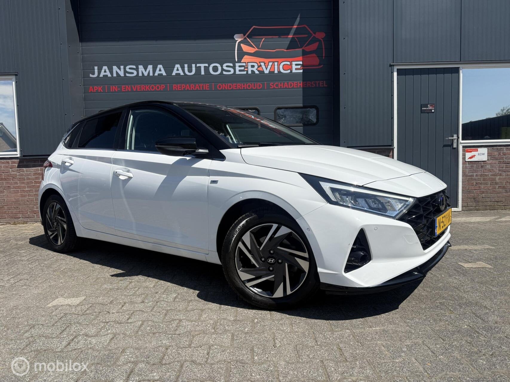 Hyundai i20 Automaat | Camera | Stoel- & Stuurverwarming | 5, Auto's, 450 kg, Gebruikt, Euro 6, Origineel Nederlands