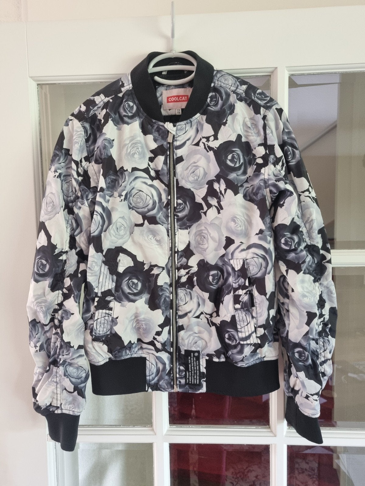 Coolcat bomberjack met rozenprint, Zwart, Ophalen of Verzenden, Zo goed als nieuw, Coolcat